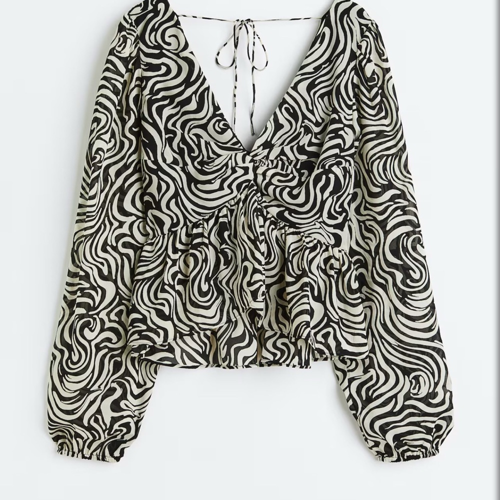 H&M Black and White Puff Sleeve Ruched Blouse